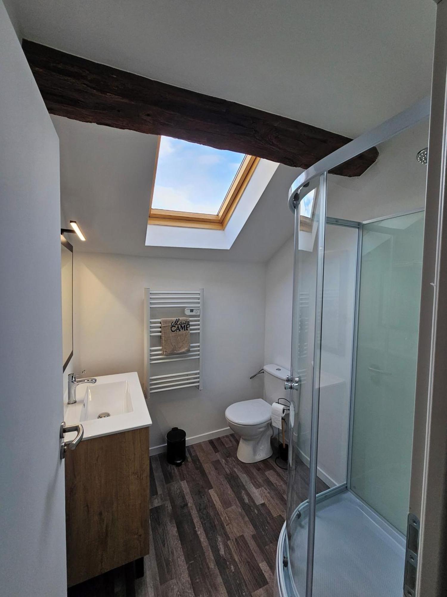 Joli Appartement Mansarde Decize Exteriör bild